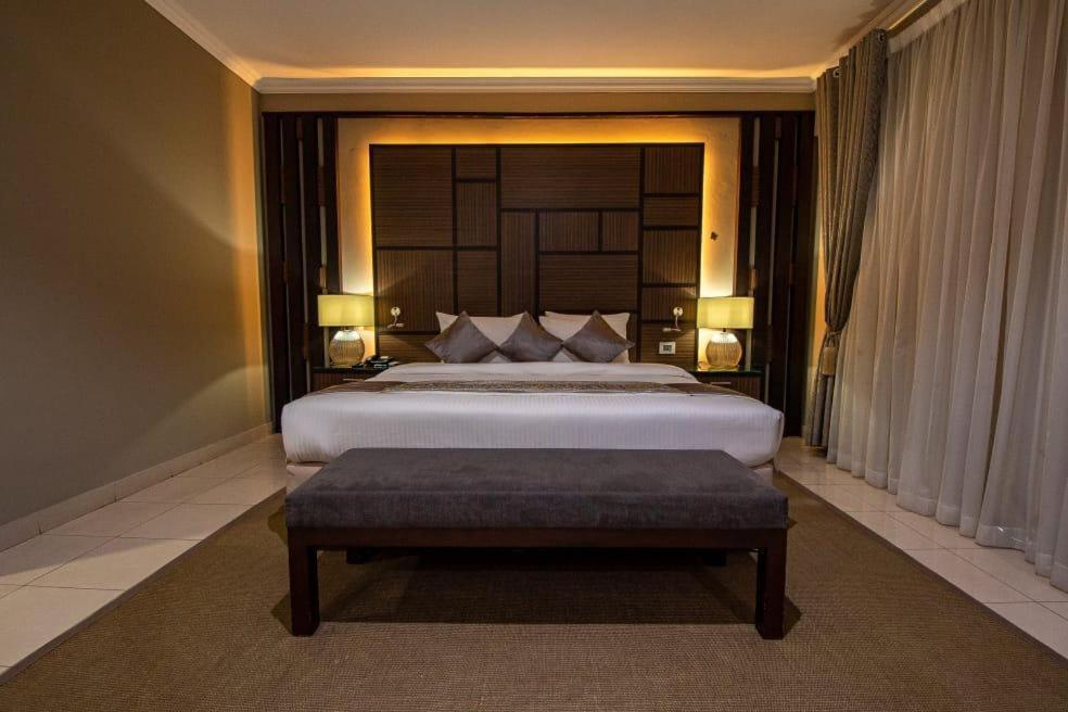 Hotel Milenio Нампула Екстериор снимка