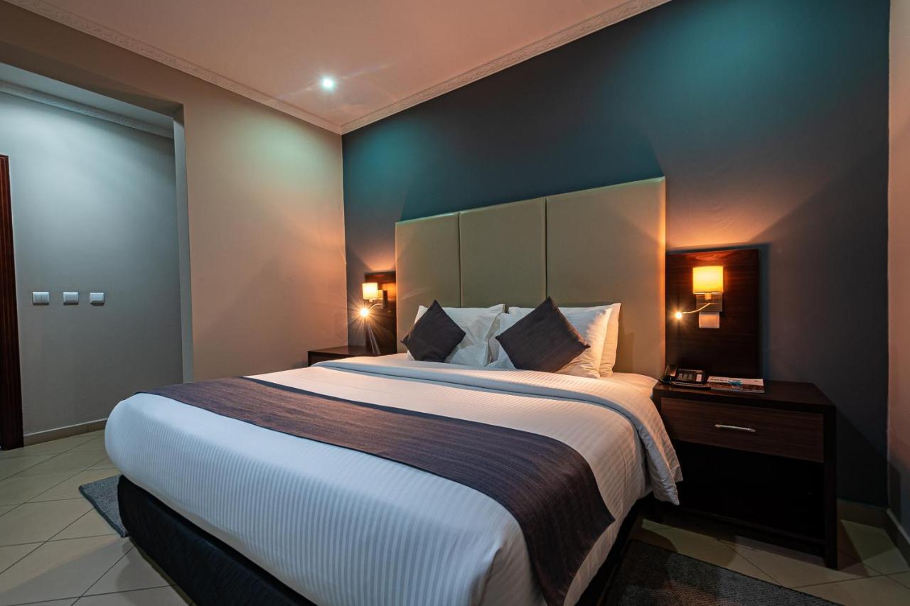 Hotel Milenio Нампула Екстериор снимка