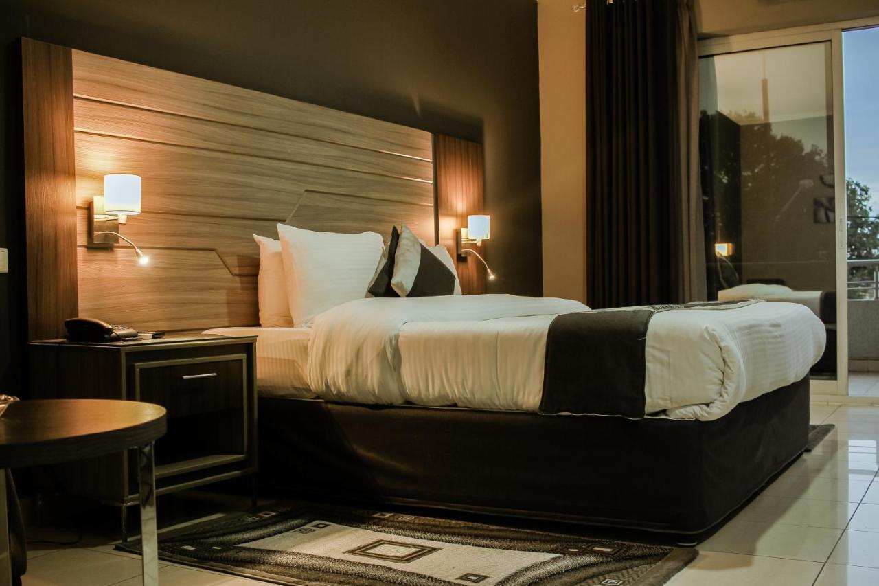 Hotel Milenio Нампула Екстериор снимка