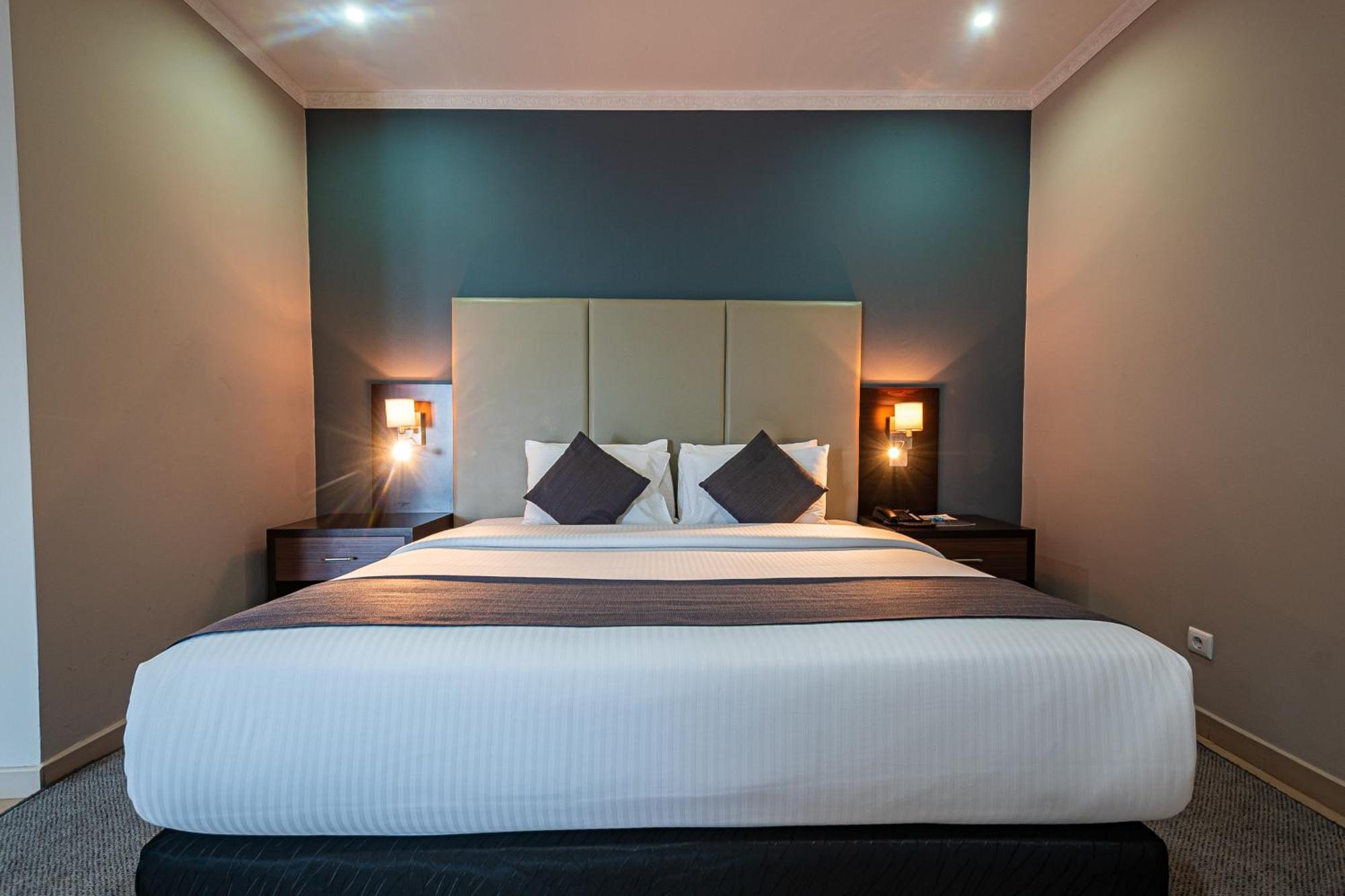Hotel Milenio Нампула Екстериор снимка