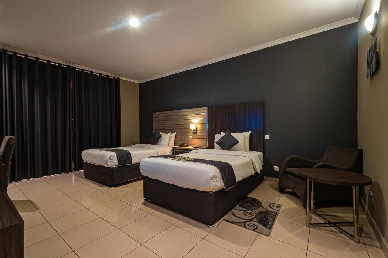 Hotel Milenio Нампула Екстериор снимка