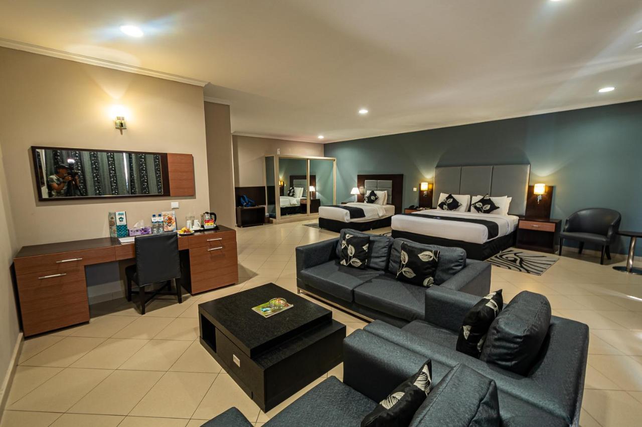 Hotel Milenio Нампула Екстериор снимка