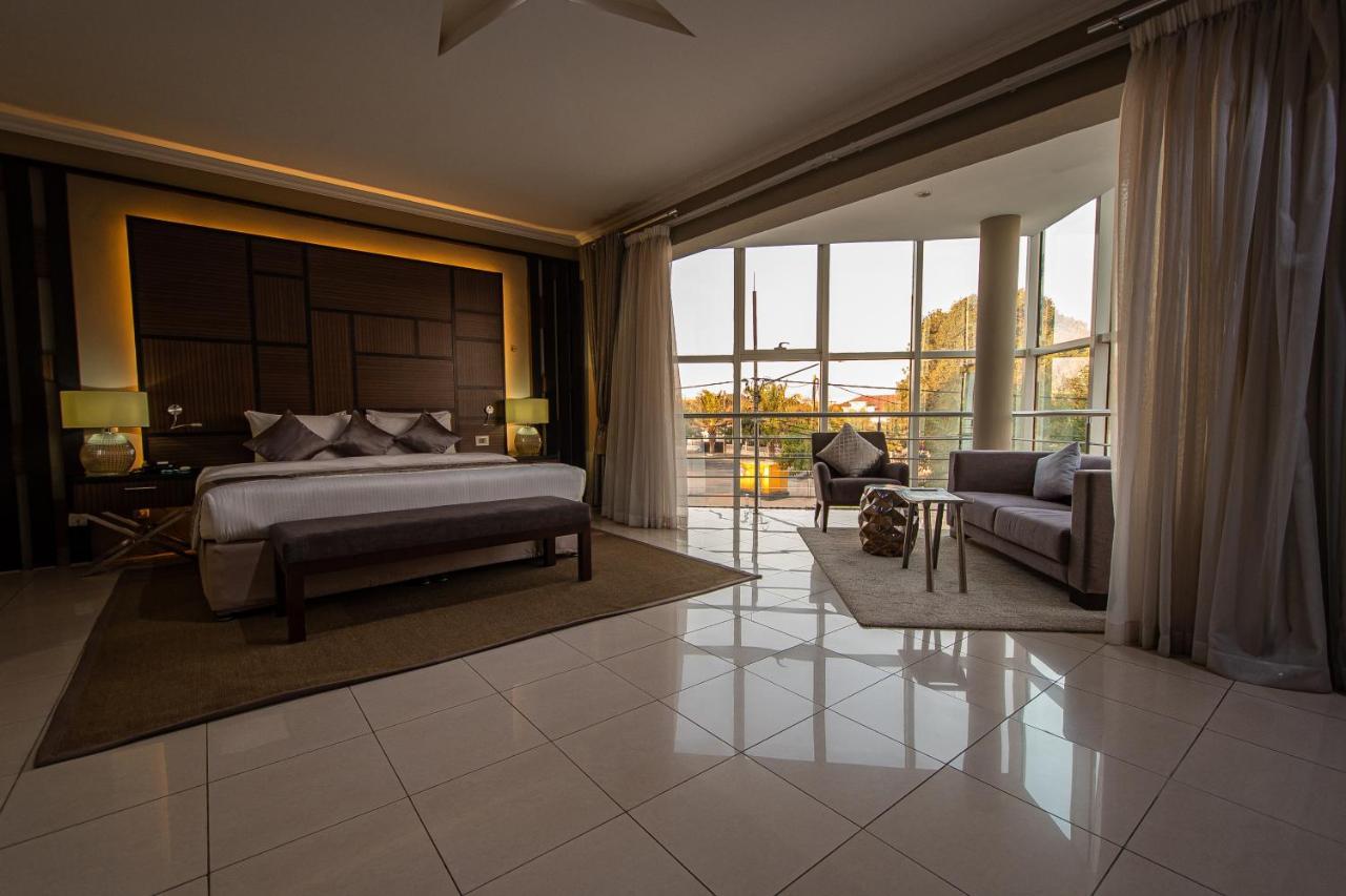Hotel Milenio Нампула Екстериор снимка