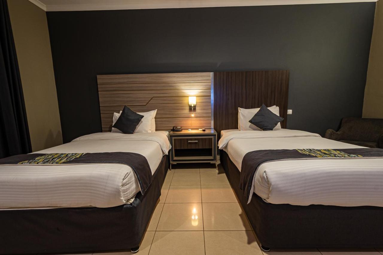Hotel Milenio Нампула Екстериор снимка