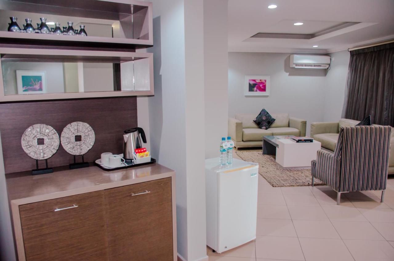Hotel Milenio Нампула Екстериор снимка