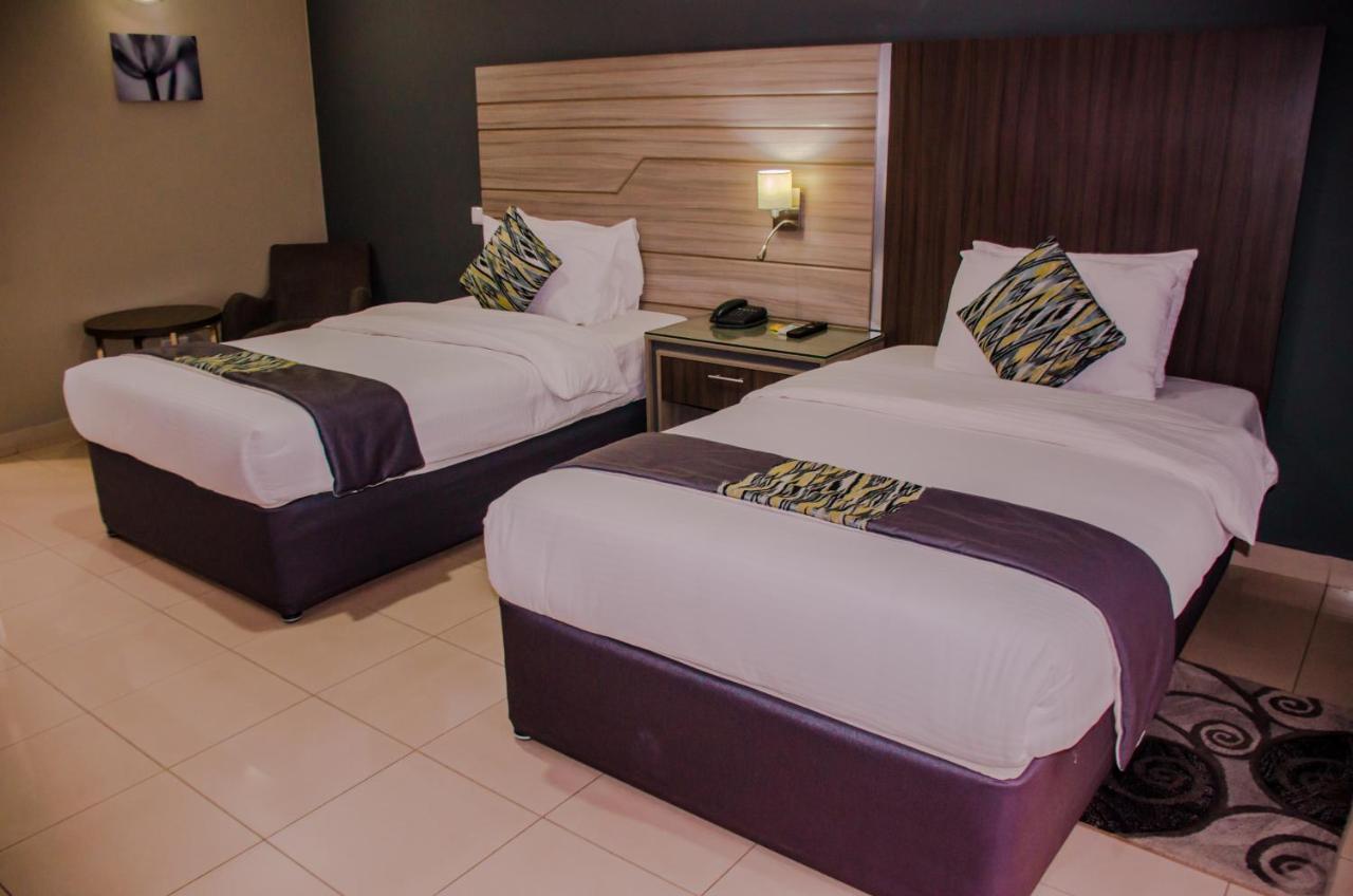 Hotel Milenio Нампула Екстериор снимка