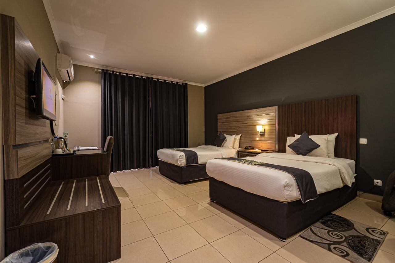 Hotel Milenio Нампула Екстериор снимка