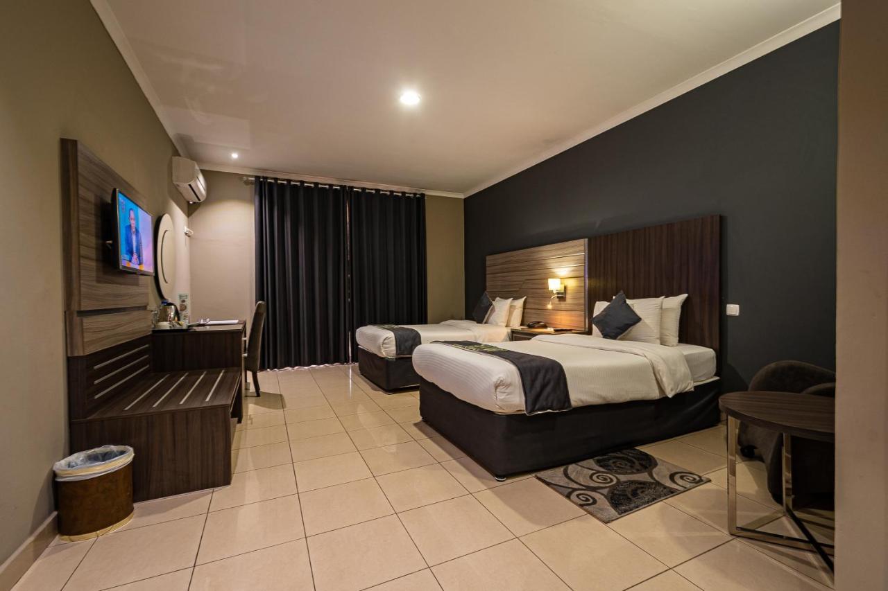 Hotel Milenio Нампула Екстериор снимка