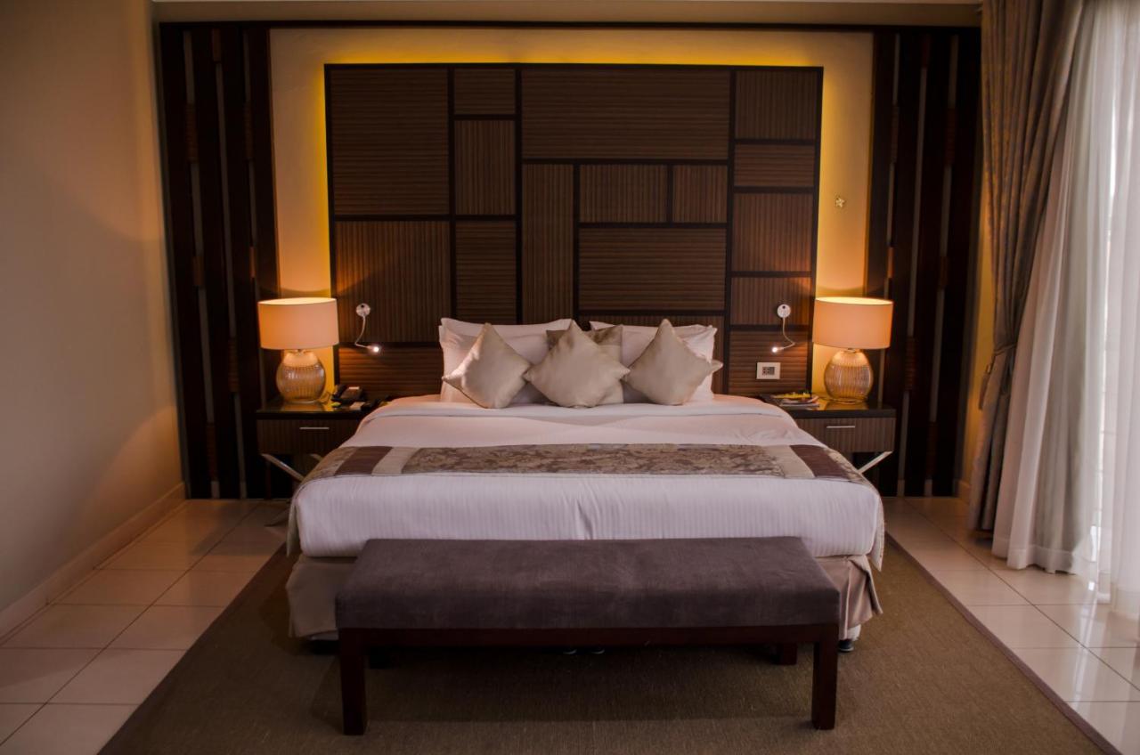 Hotel Milenio Нампула Екстериор снимка