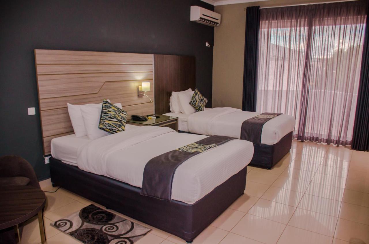Hotel Milenio Нампула Екстериор снимка
