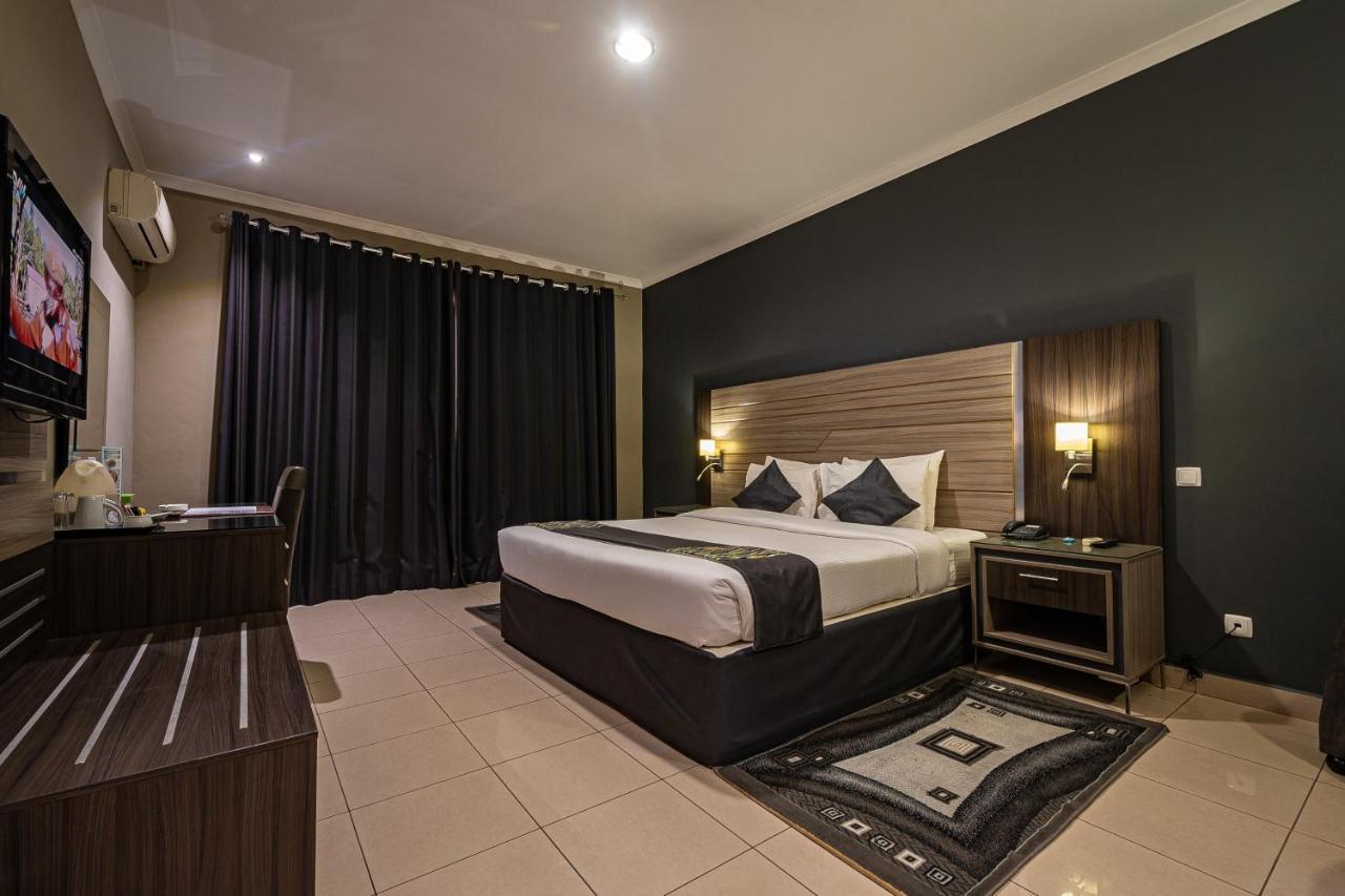 Hotel Milenio Нампула Екстериор снимка