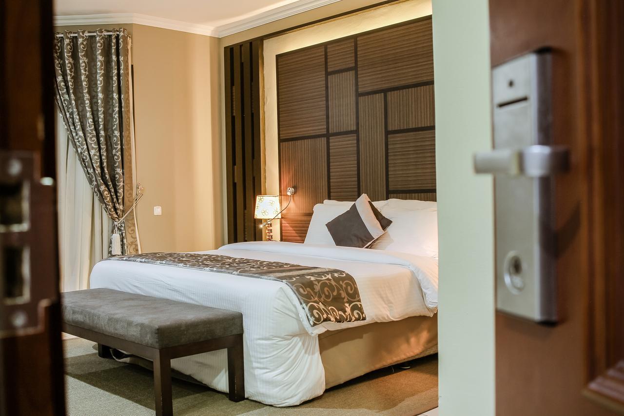 Hotel Milenio Нампула Екстериор снимка