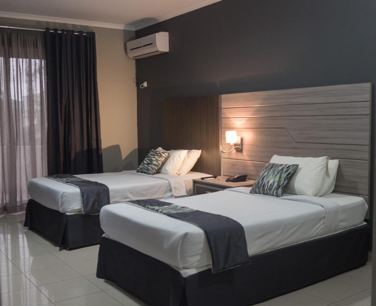 Hotel Milenio Нампула Екстериор снимка